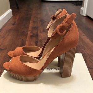 Sun + Stone Reeta Block-
Heel Platform Sandals